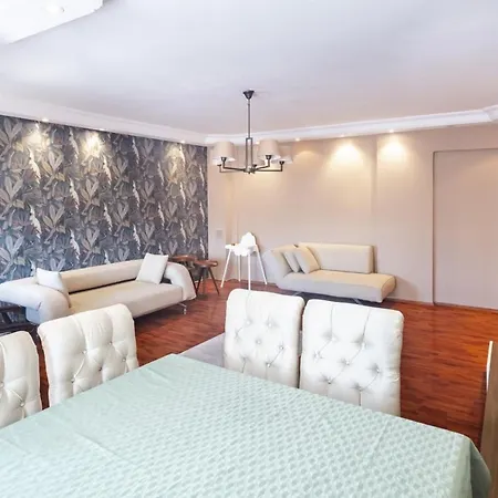 Comfy Flat With Balcony In Atasehir Stambuł