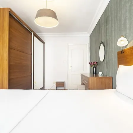 Comfy Flat With Balcony In Atasehir Apartment *