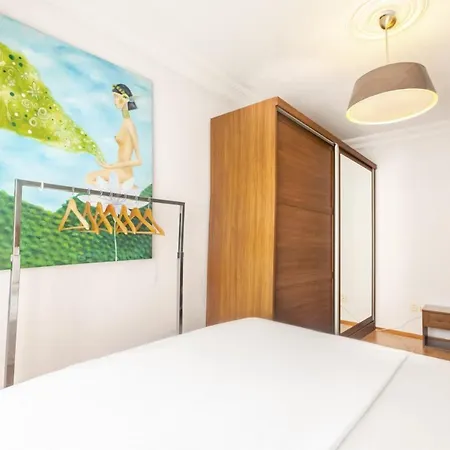 Comfy Flat With Balcony In Atasehir *